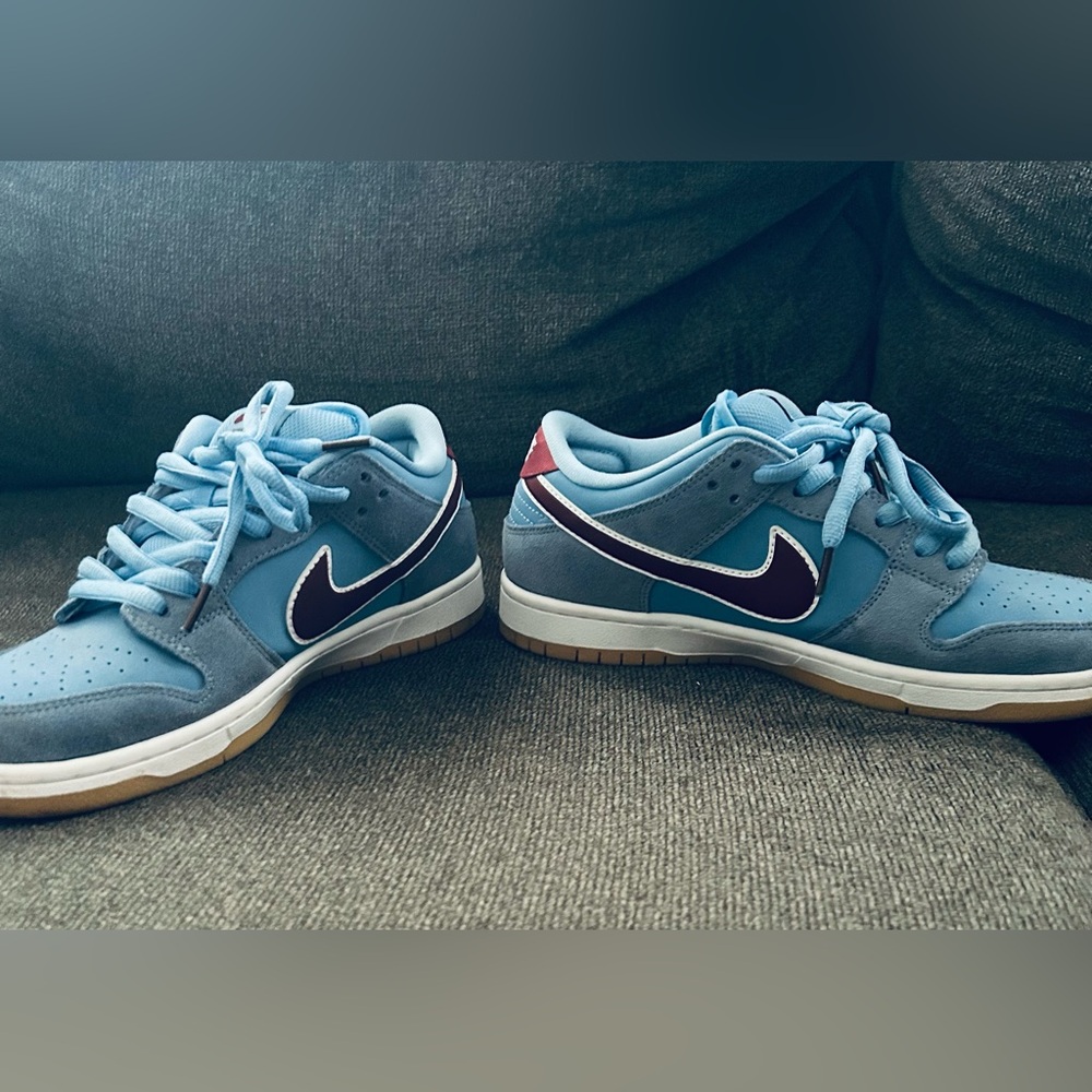 Nike SB dunk men’s size 9 “Phillies”